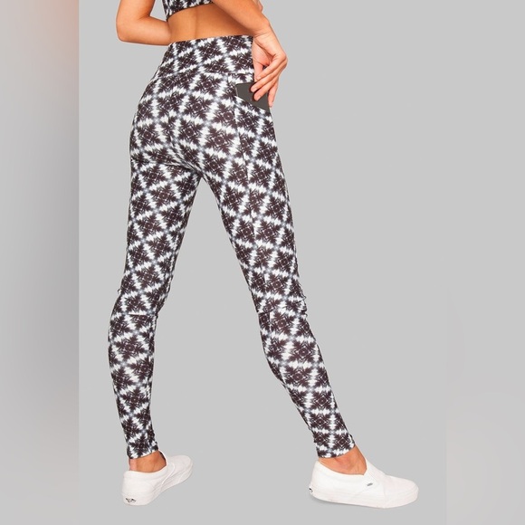 Wolven Kona Crossover Pocket Legging - Picture 2 of 6